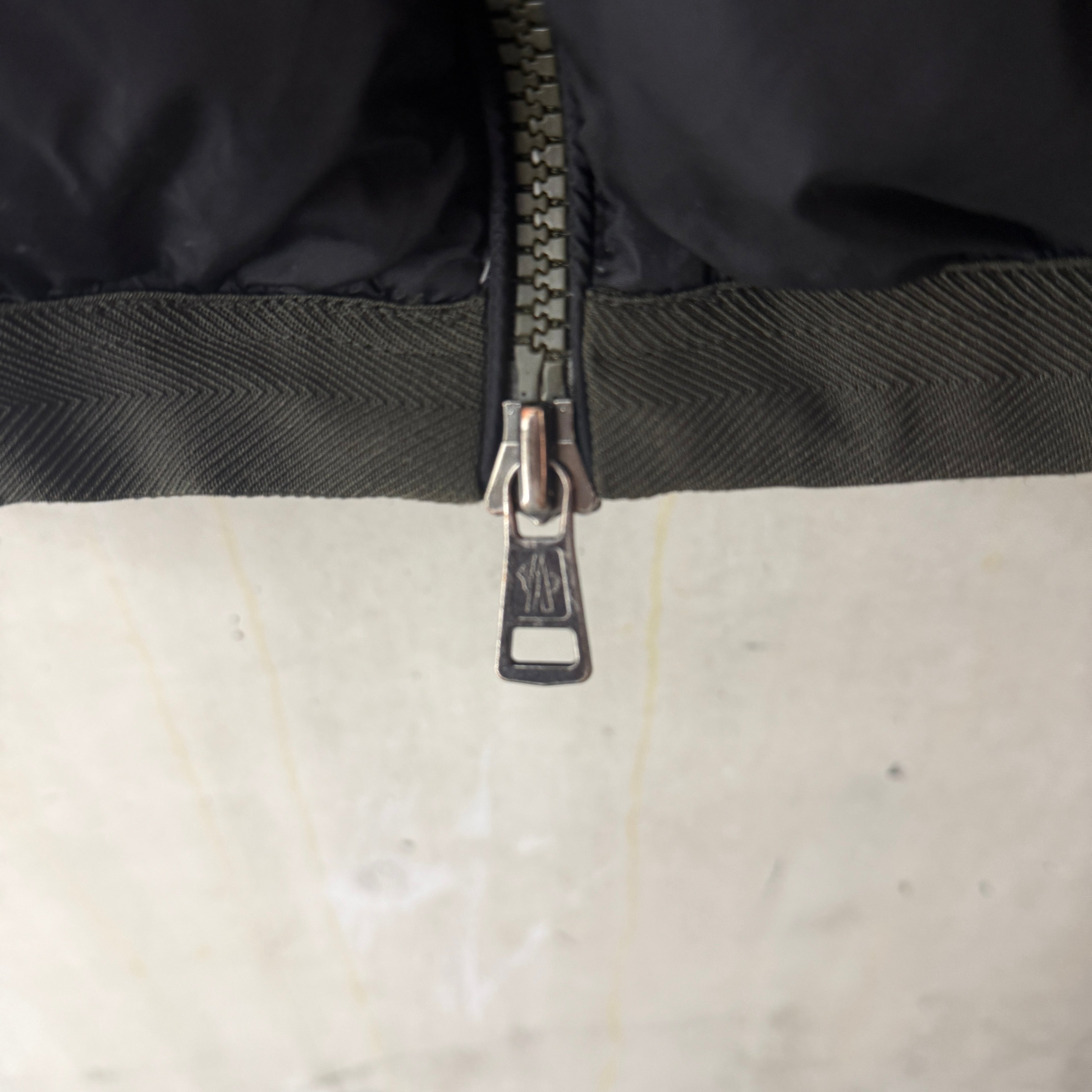 Moncler Gres Giubbotto Down Jacket — detail