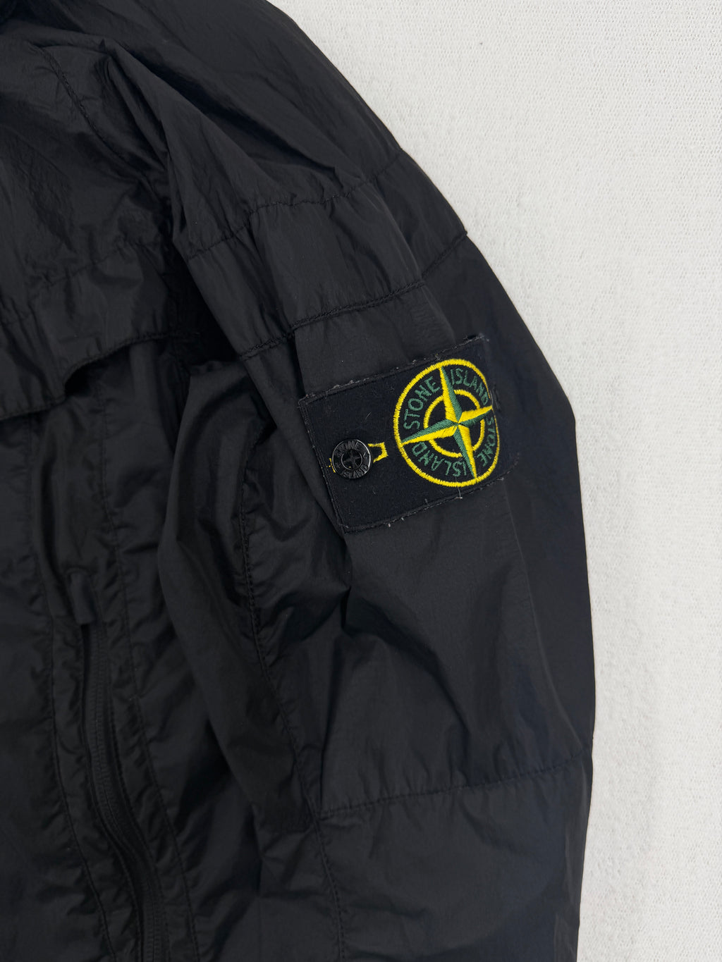 Stone Island Nike Hyper Light Membrana 2L TC Windrunner — badge