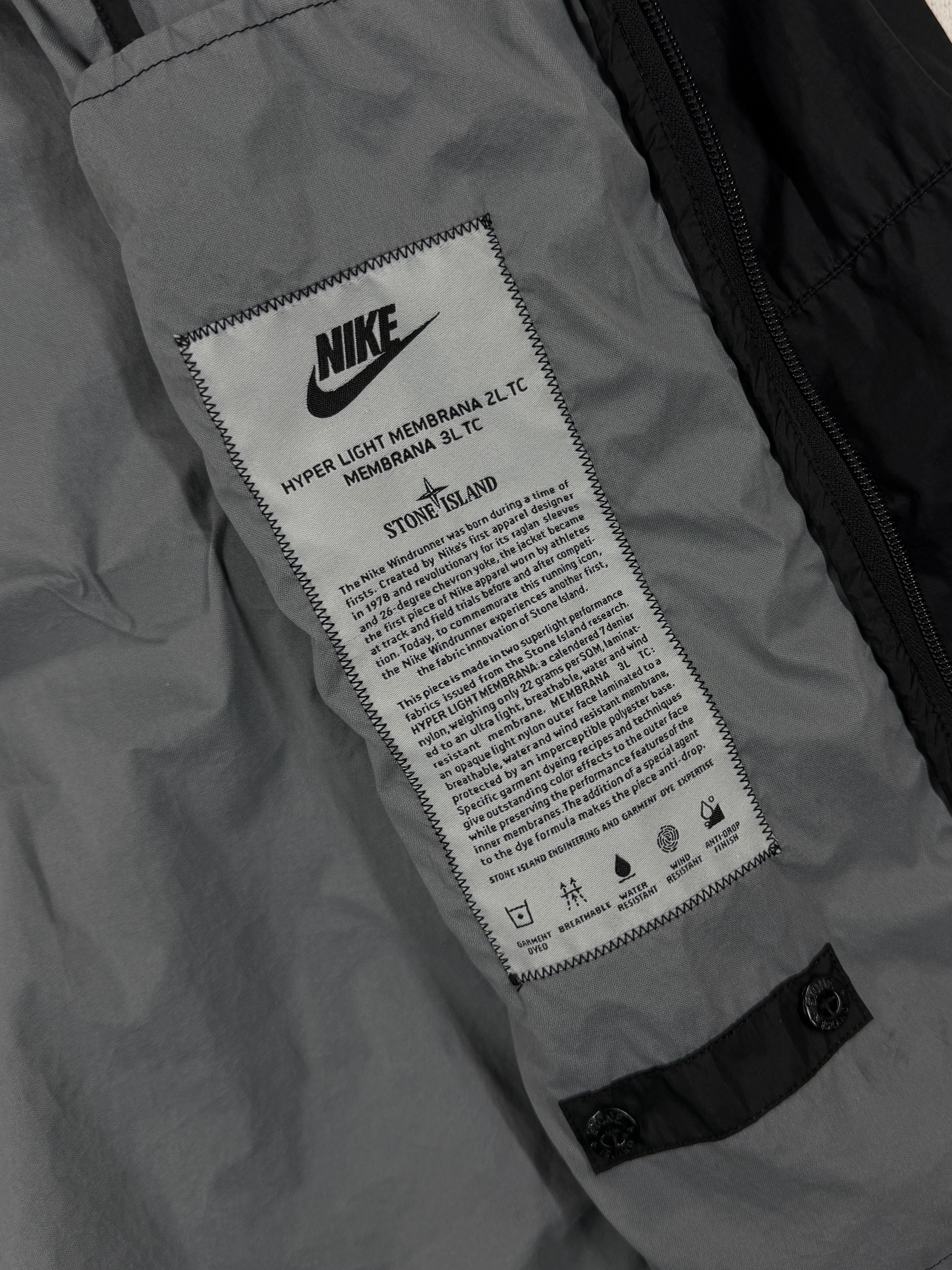 Stone Island Nike Hyper Light Membrana 2L TC Windrunner — label