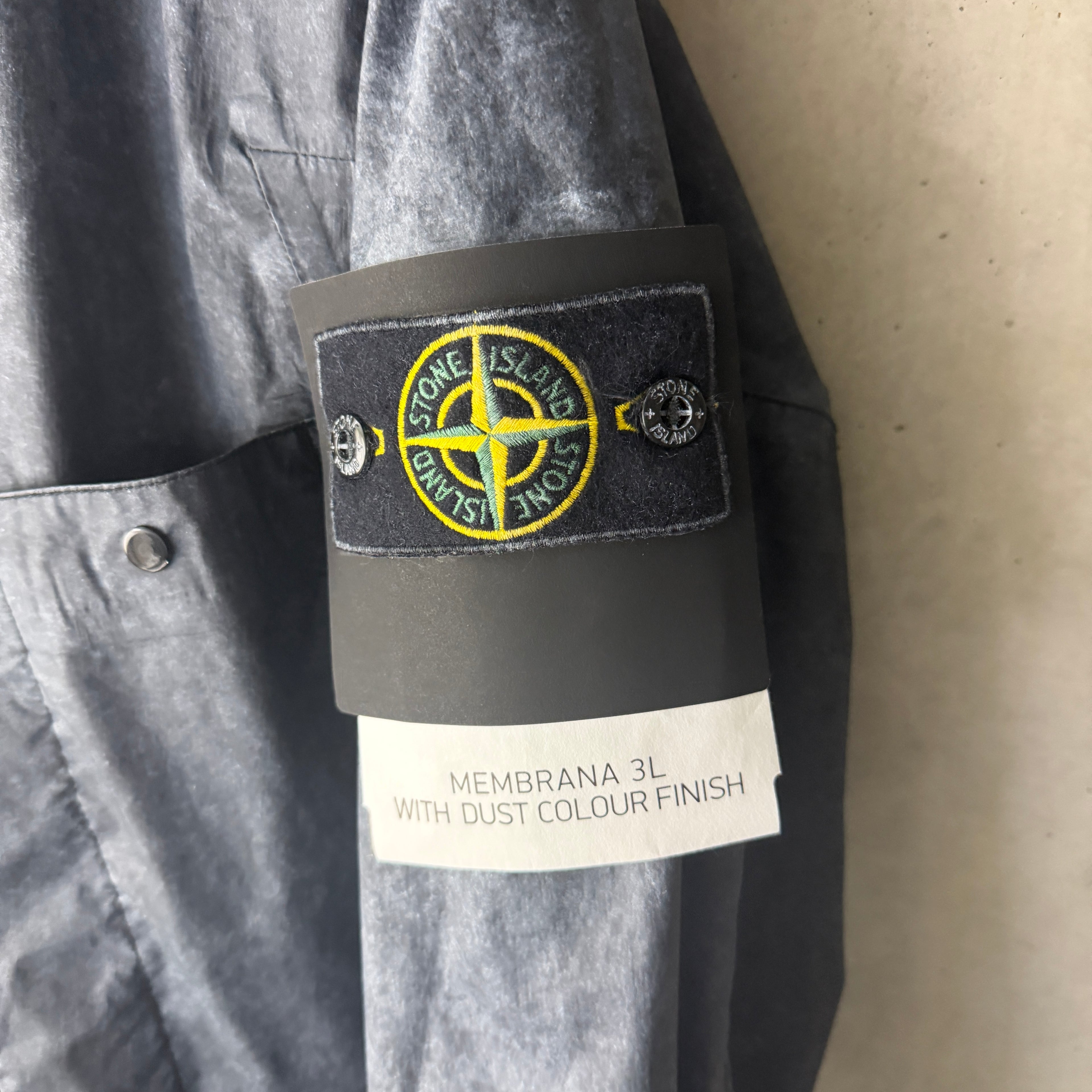 Stone Island Membrana 3L Dust Colour parka anthracite badge detail