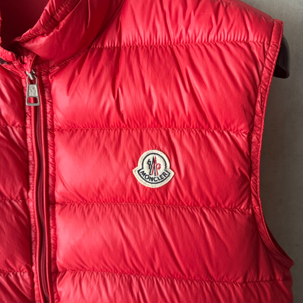 Moncler Gui women's down gilet red detail view