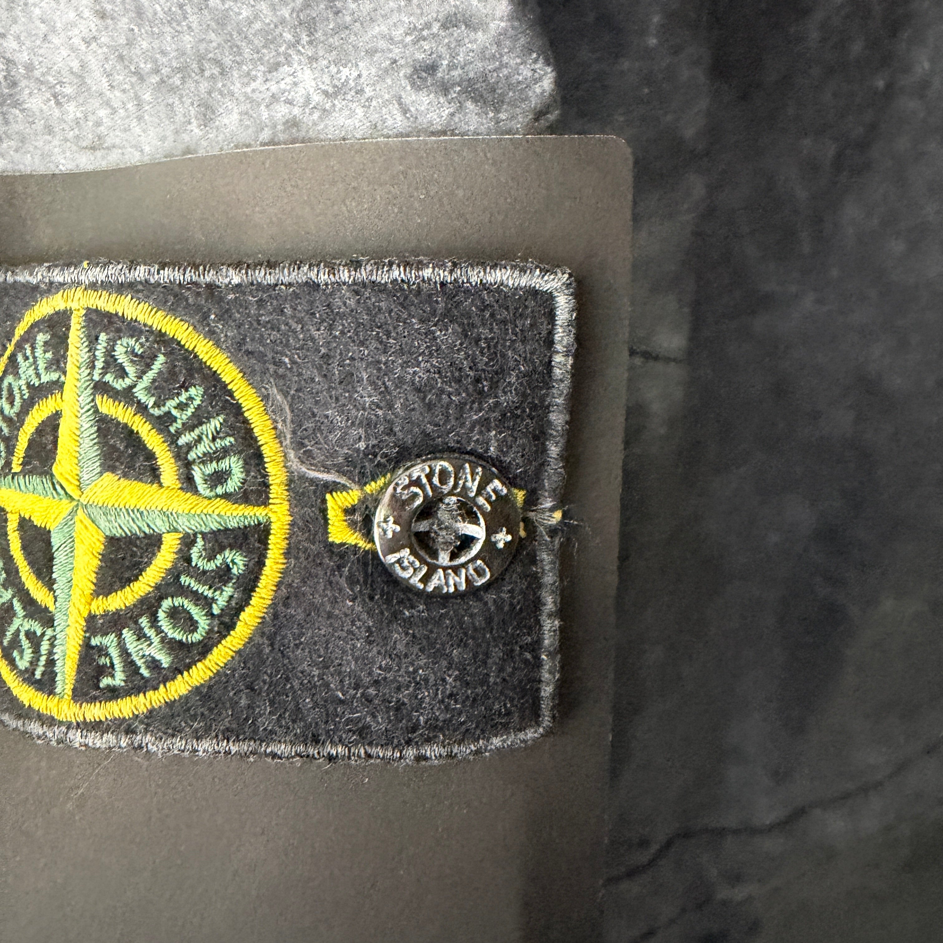 Stone Island Membrana 3L Dust Colour parka anthracite badge detail 2