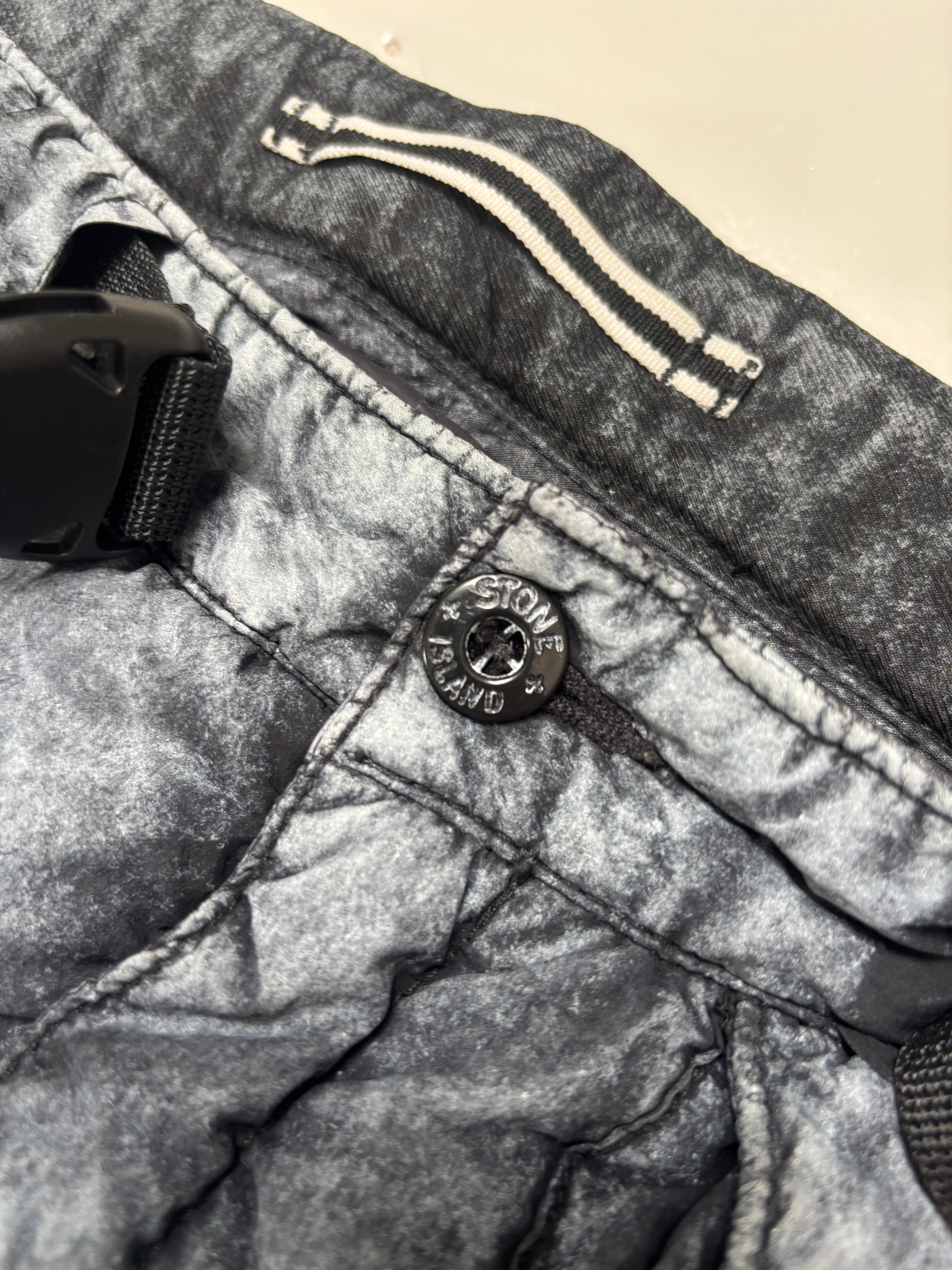 Stone Island Tela Nylon Down Dust Colour 2 in 1 Trousers — badge