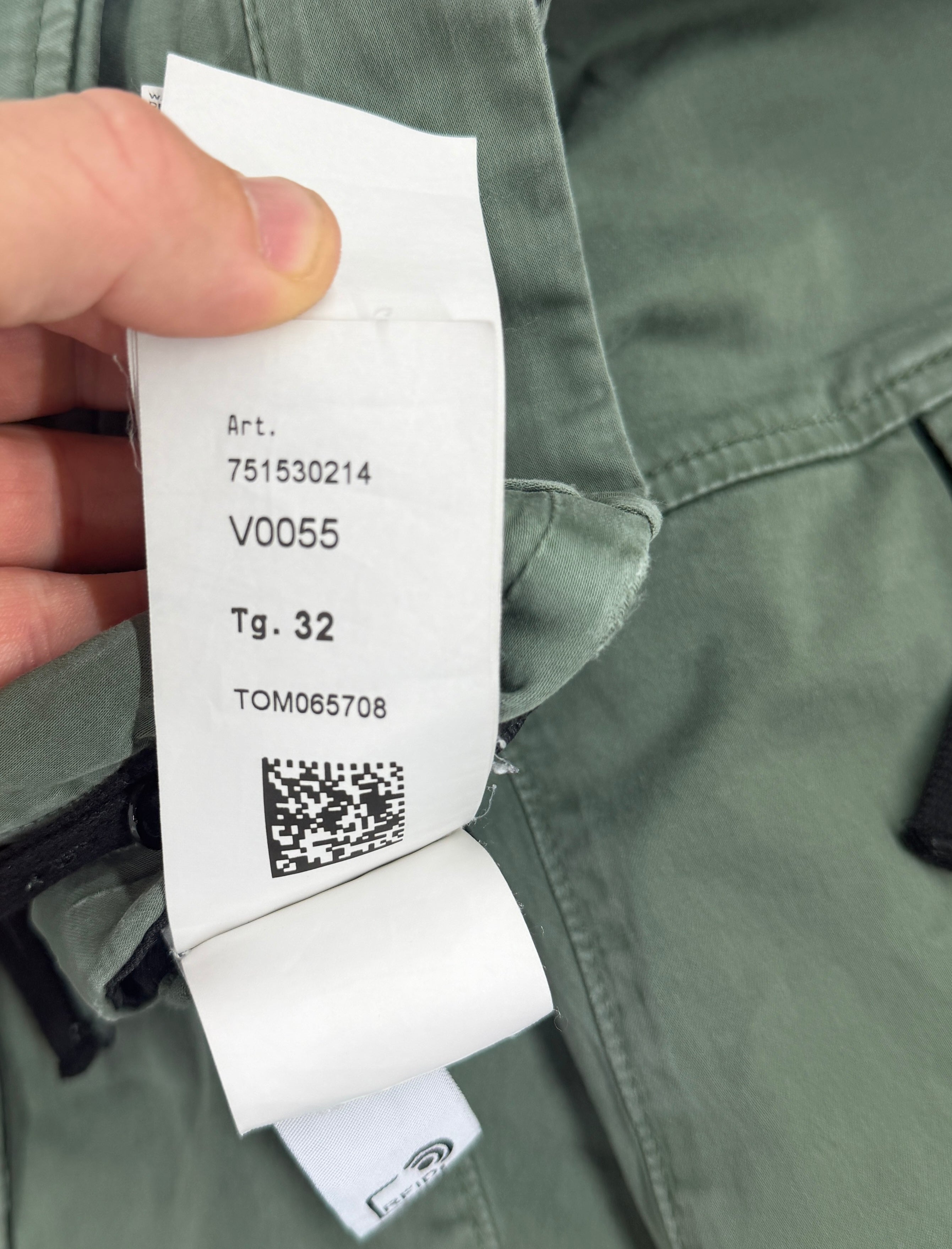 Stone Island Loose Fit Cargo Pants — label