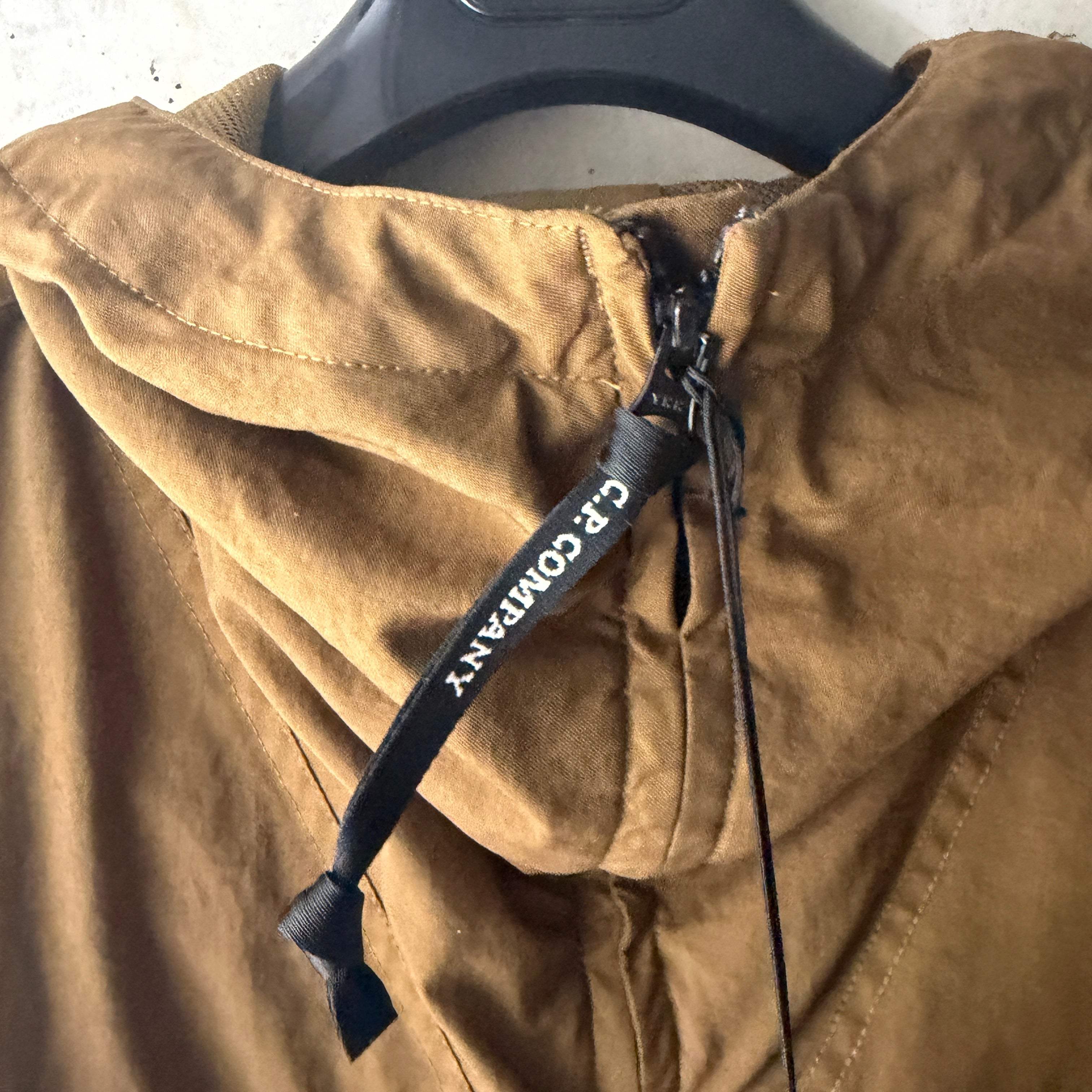 C.P. Company Taylon P overshirt camel tobacco detail view 2