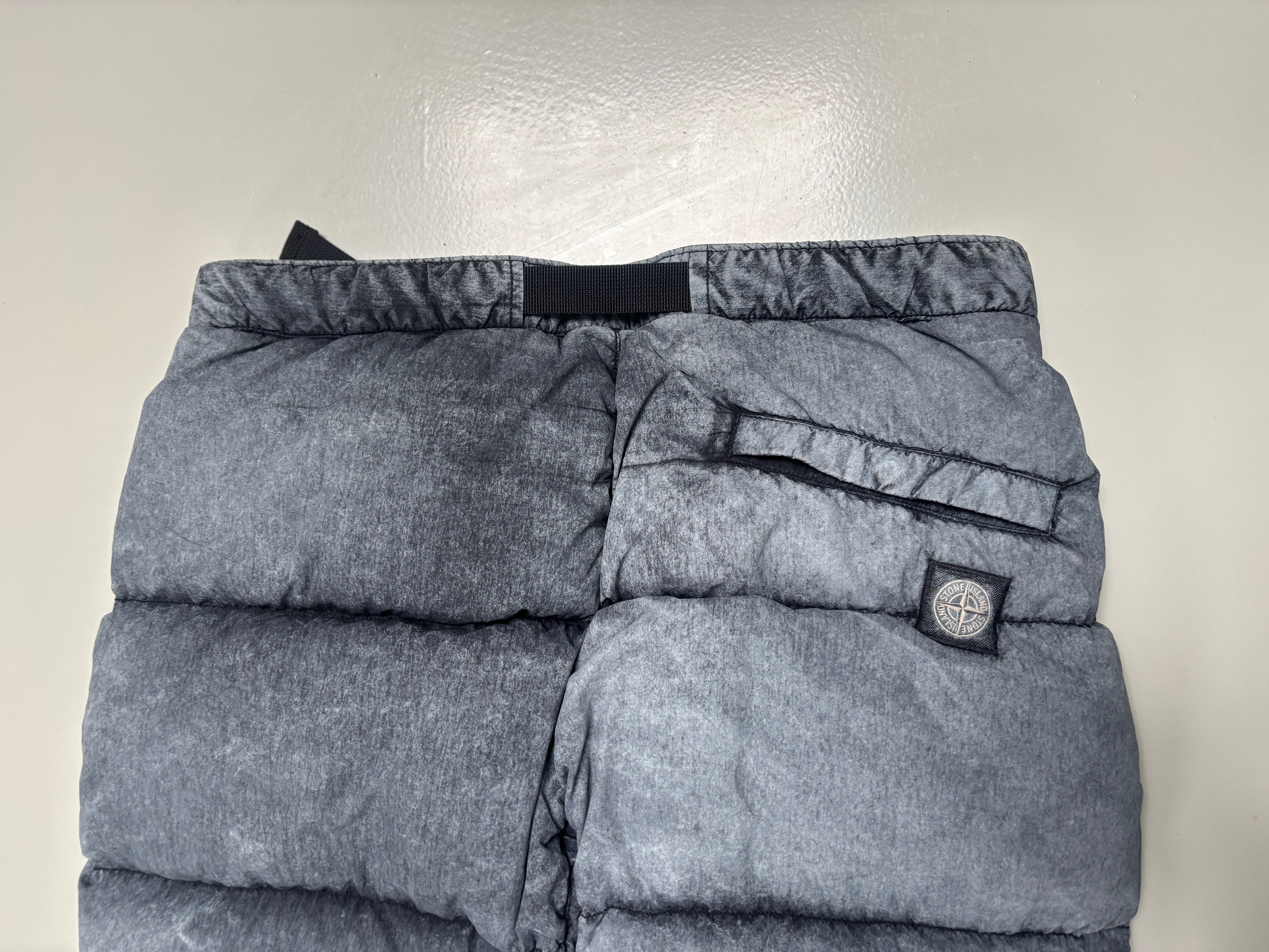 Stone Island Tela Nylon Down Dust Colour 2 in 1 Trousers — badge