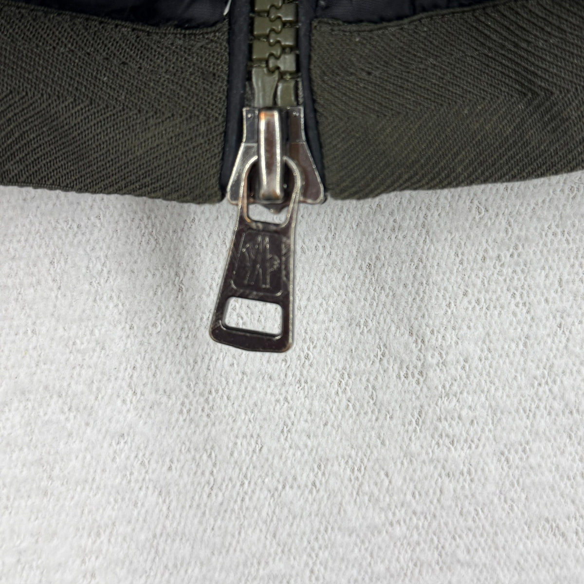Moncler Gres Giubbotto Down Jacket — detail