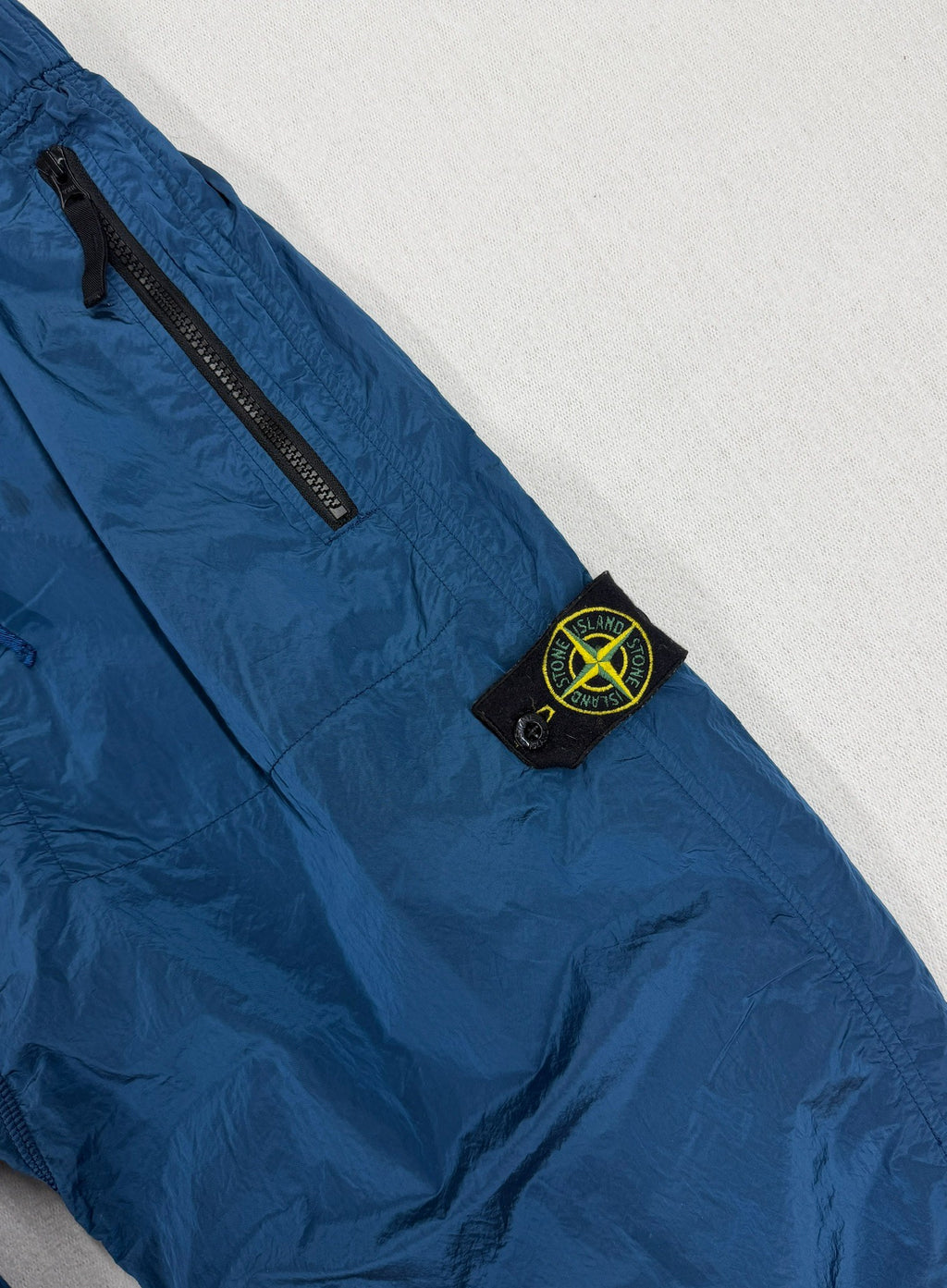 Stone Island AW18 Nylon Metal Cargo Pants - XXXL — badge