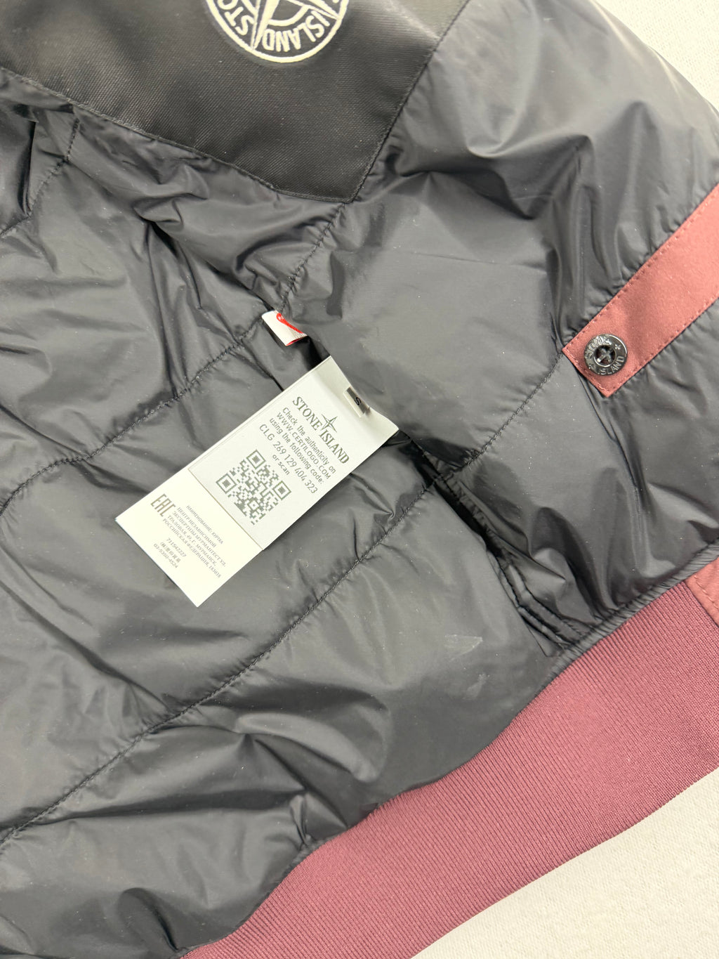 Stone Island Soft Shell-R PrimalOft Jacket Burgundy Size Small - label view